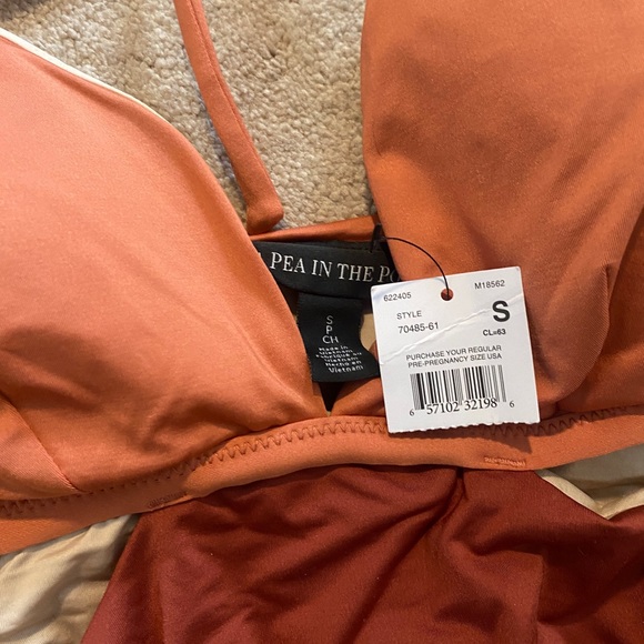 Brand new with tags A Pea in the Pod maternity swimsuit size small - Picture 5 of 5